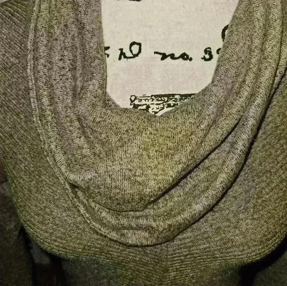 By & By Womans Top Size XS - Picture 6 of 11